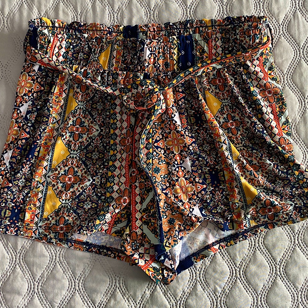 Women’s medium stretchy shorts!